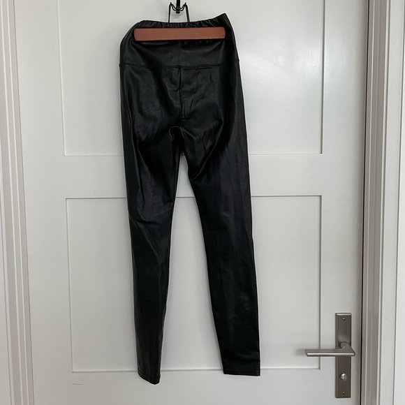 Aritzia - Wilfred Free - High-waisted Vegan Leather leggings / Daria pant - Picture 7 of 10